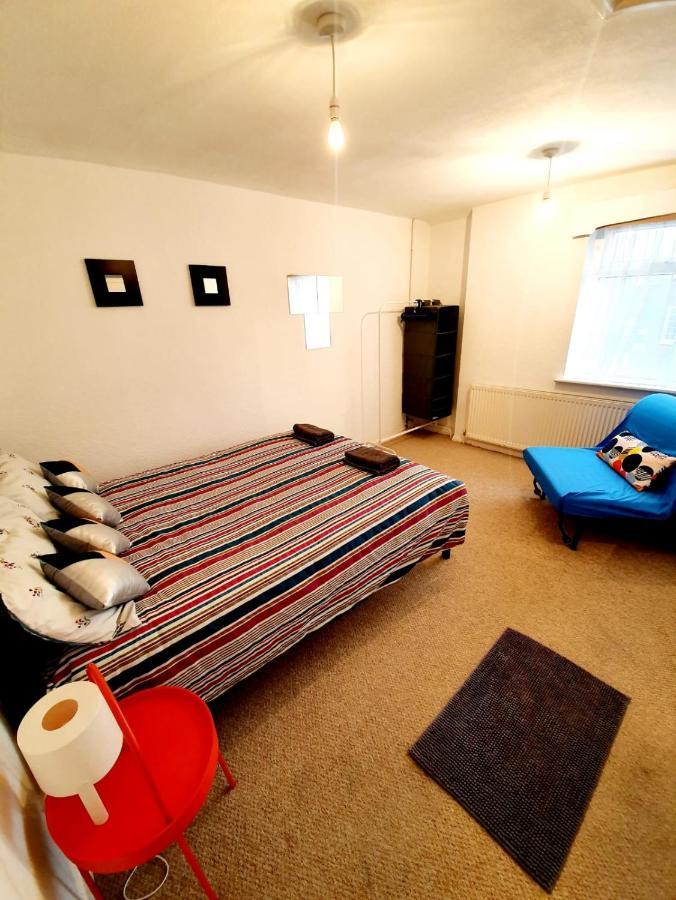 Rayleigh Town Centre 2 Bedroom Apartment Екстер'єр фото
