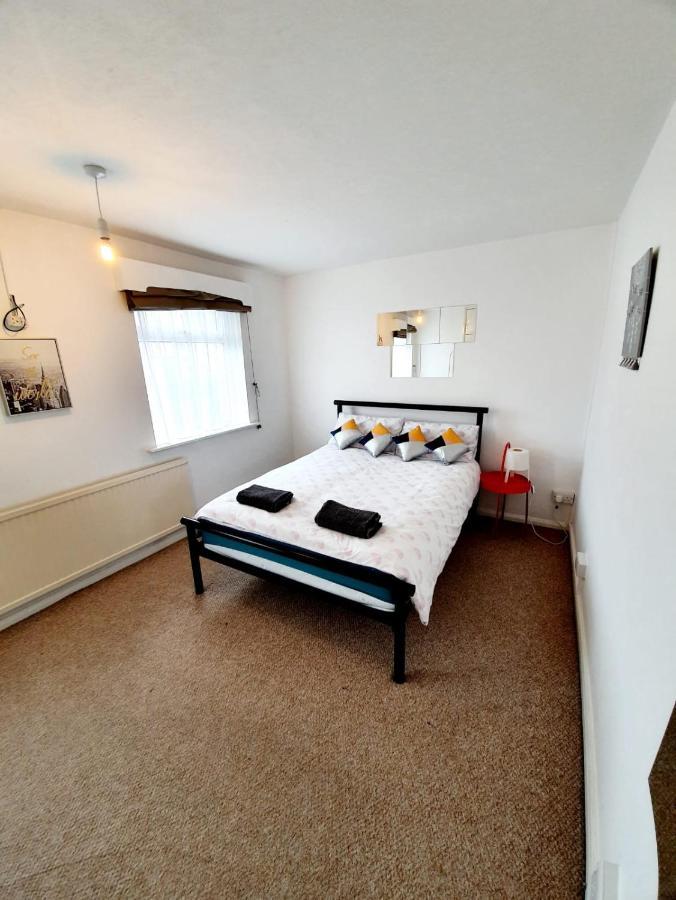 Rayleigh Town Centre 2 Bedroom Apartment Екстер'єр фото